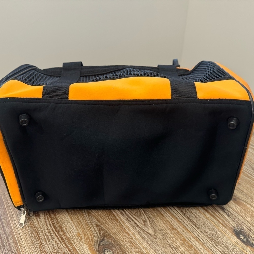 Pet travel carrier. Airline perfect great condition small. - Picture 9 of 10